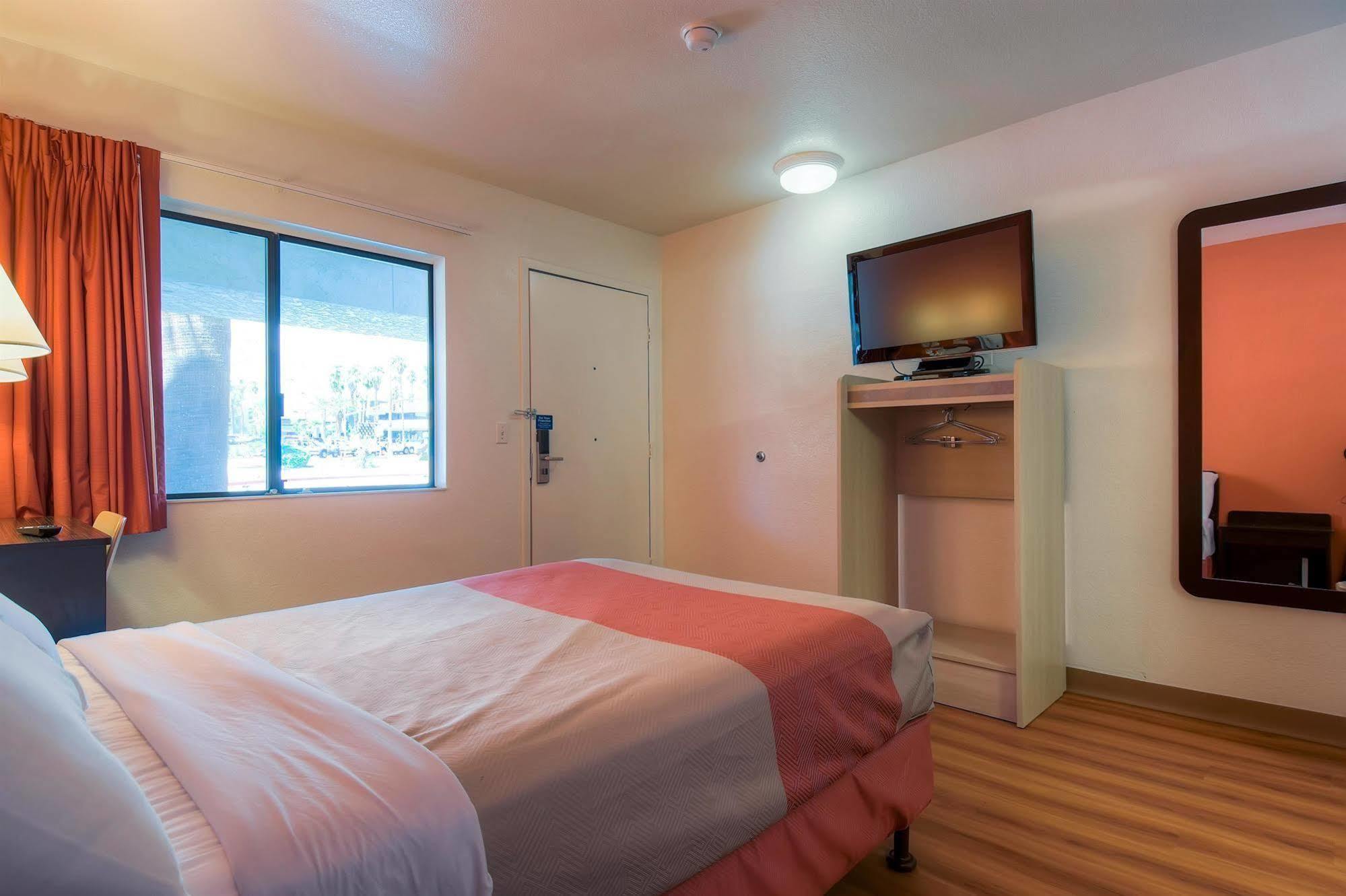 Motel 6-Palm Springs, Ca - Downtown Экстерьер фото